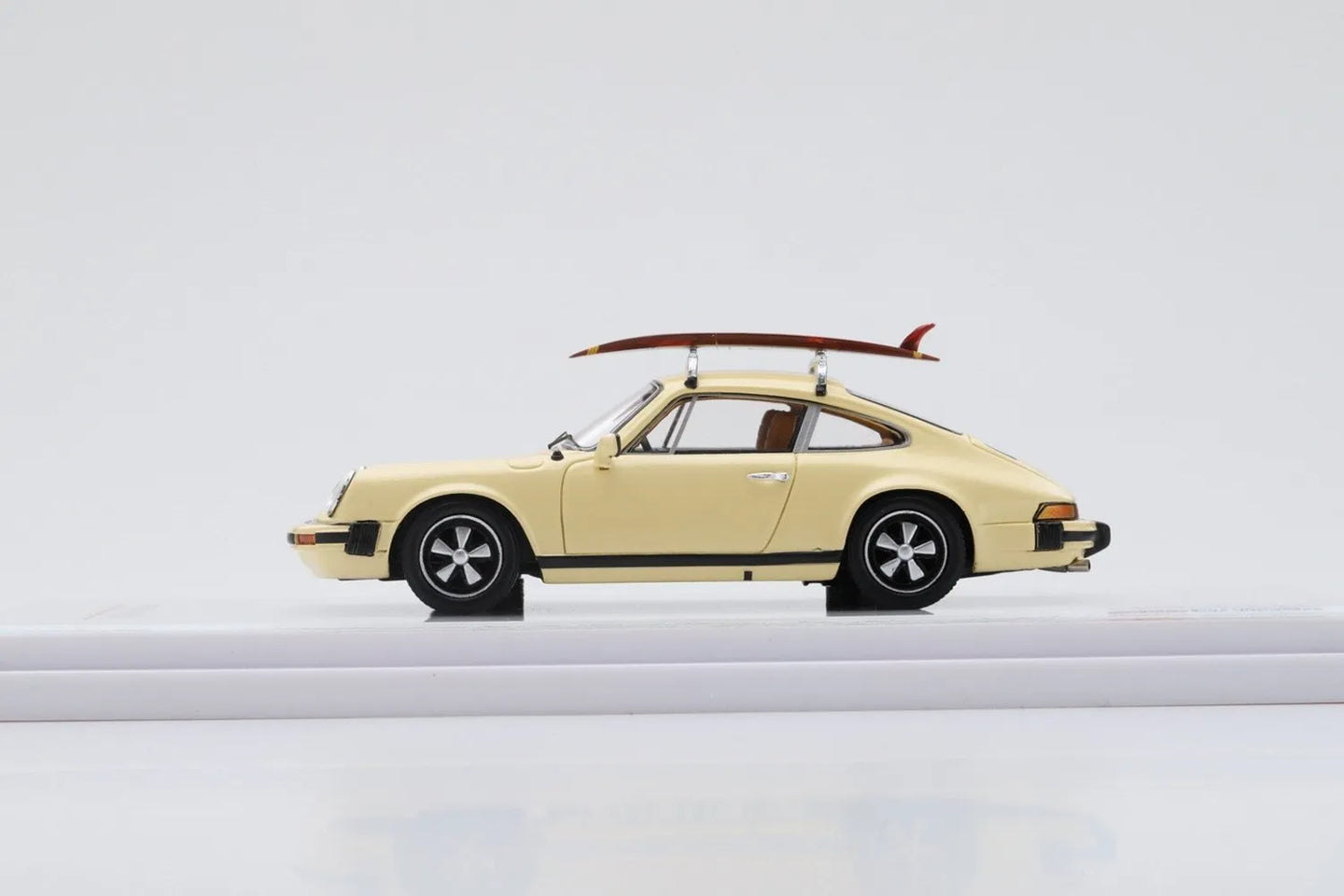 TRUE SCALE MINIATURES PORSCHE 911S 2.7 WITH SURF BOARD