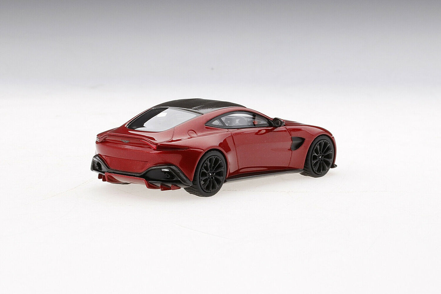 TRUESCALE MINIATURES 2018 ASTON MARTIN AM6 VANTAGE, HYPER RED (RESIN)