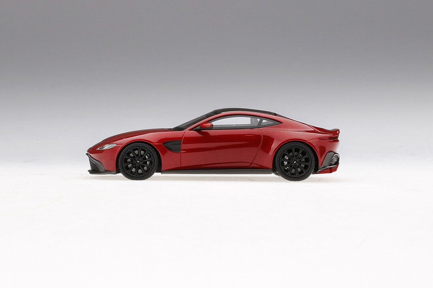 TRUESCALE MINIATURES 2018 ASTON MARTIN AM6 VANTAGE, HYPER RED (RESIN)