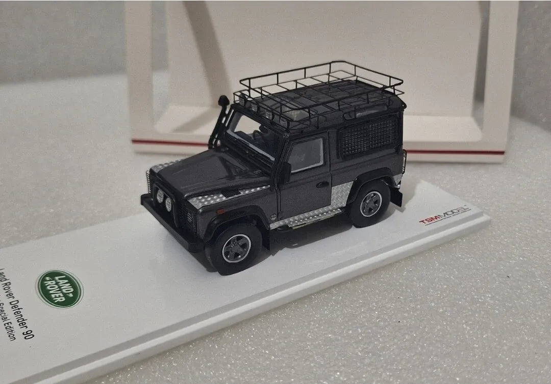 TRUESCALE MINIATURES 2001 LAND ROVER TOMB RAIDER