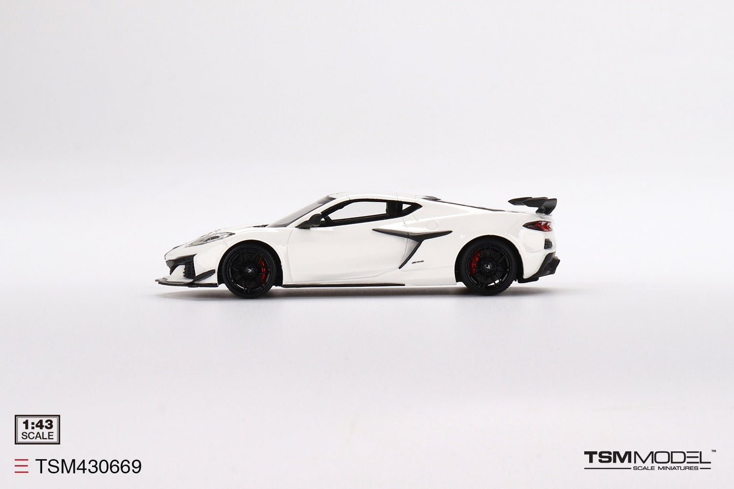 TRUESCALE MINIATURES CHEVROLET CORVETTE Z06 2023 ARCTIC WHITE