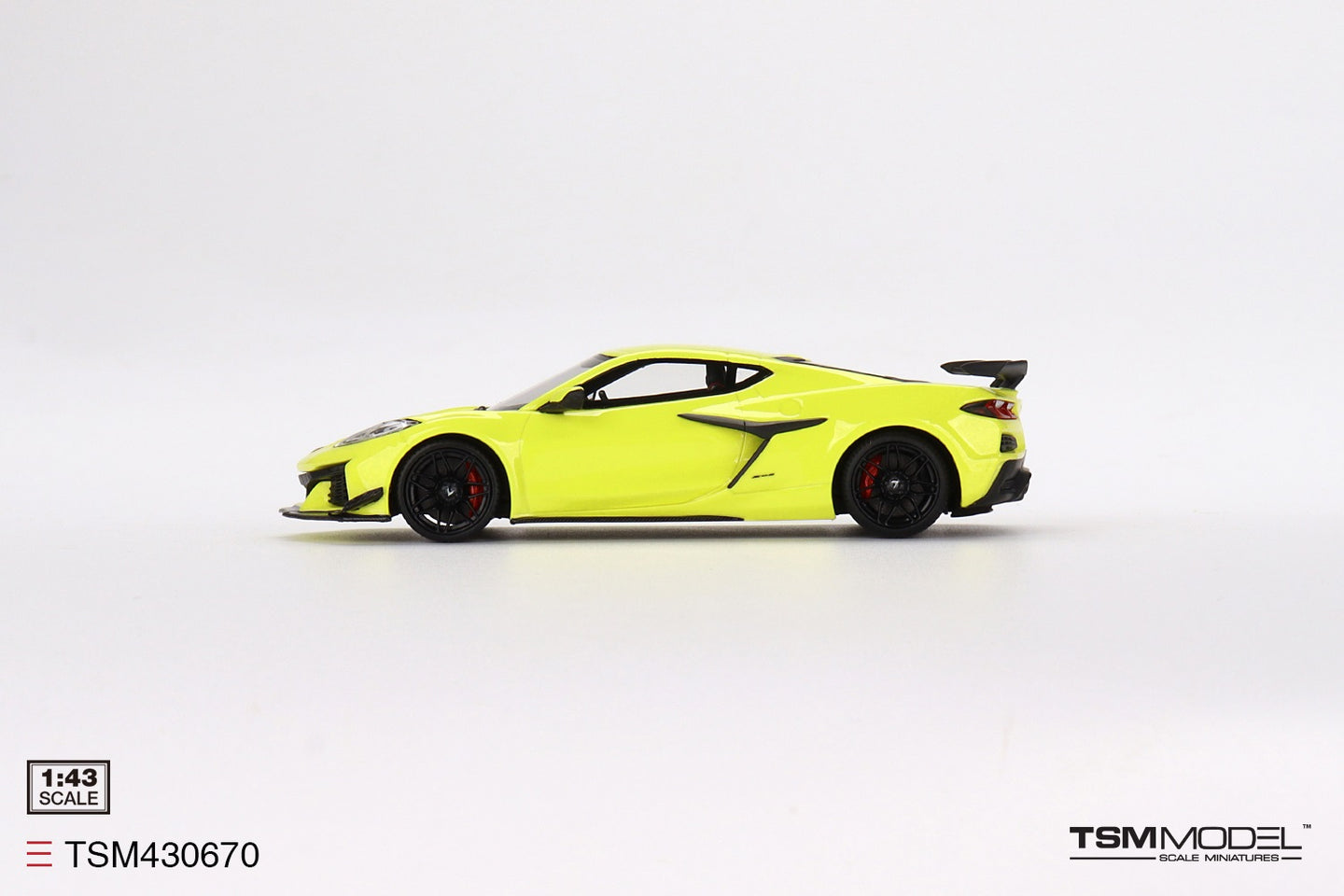 TRUESCALE MINIATURES CHEVROLET CORVETTE Z06 2023 ACCELERATE YELLOW