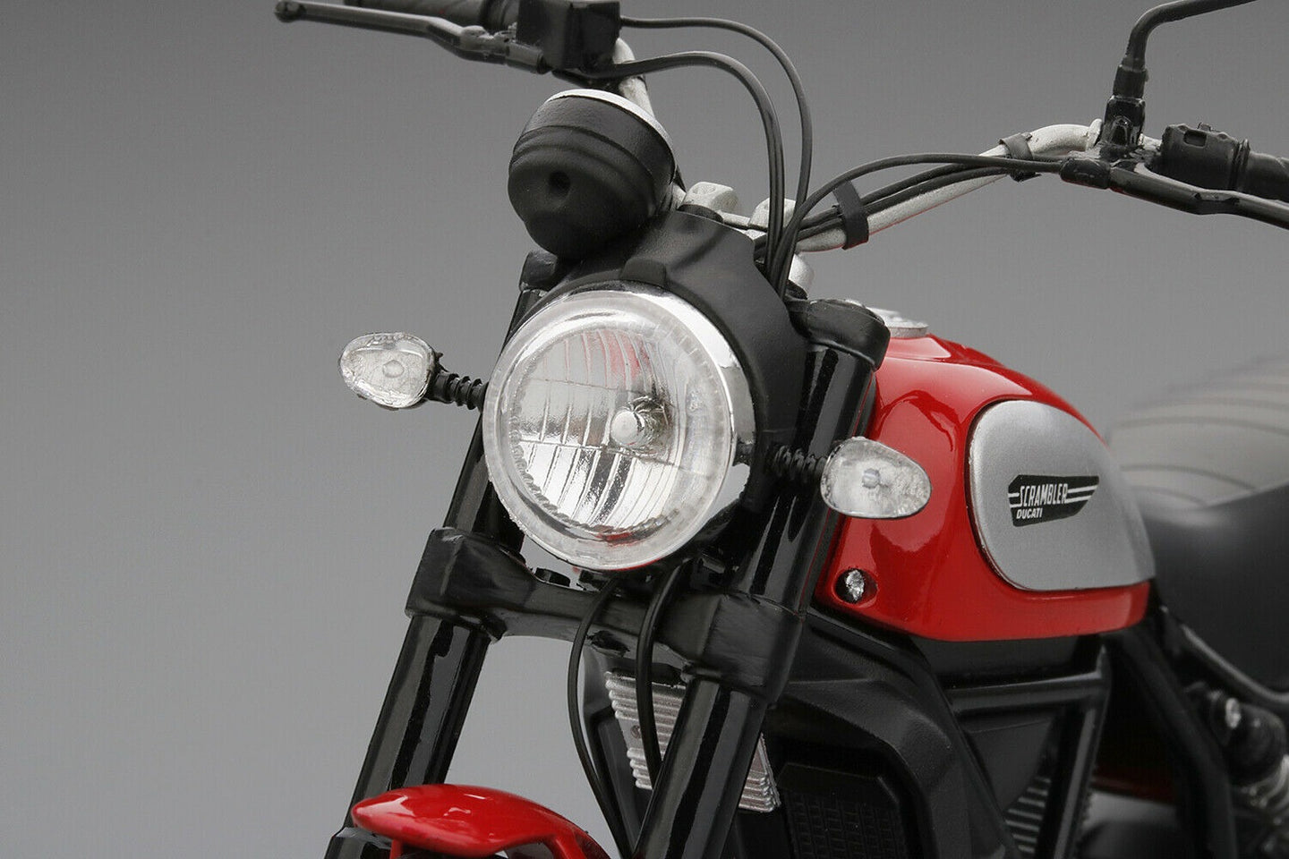 TRUESCALE MINIATURES DUCATI SCRAMBLER ICON
