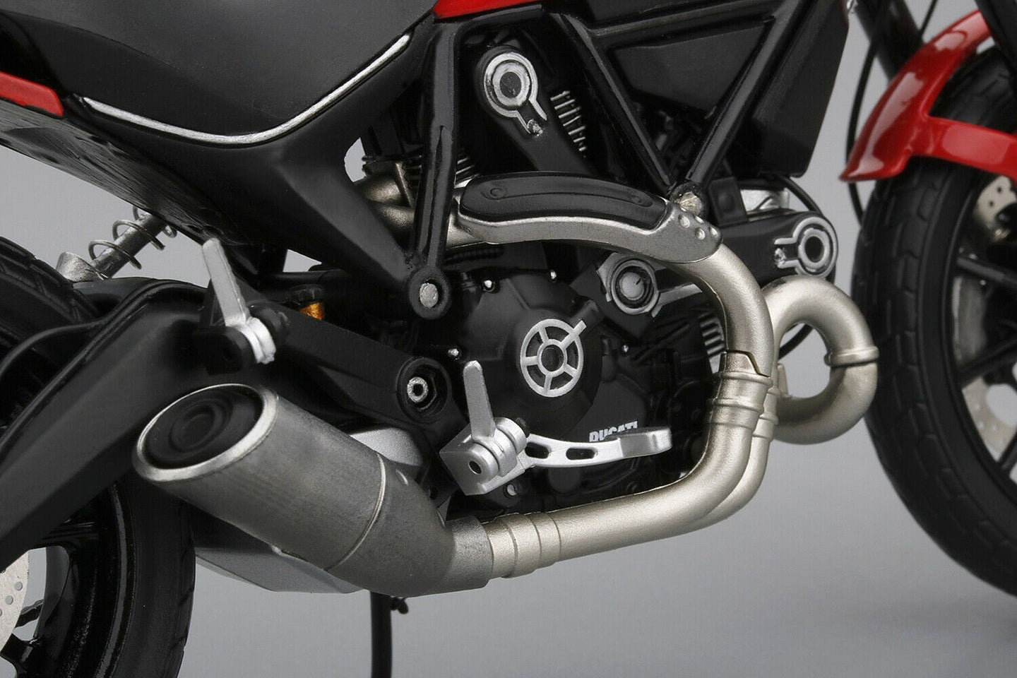 TRUESCALE MINIATURES DUCATI SCRAMBLER ICON