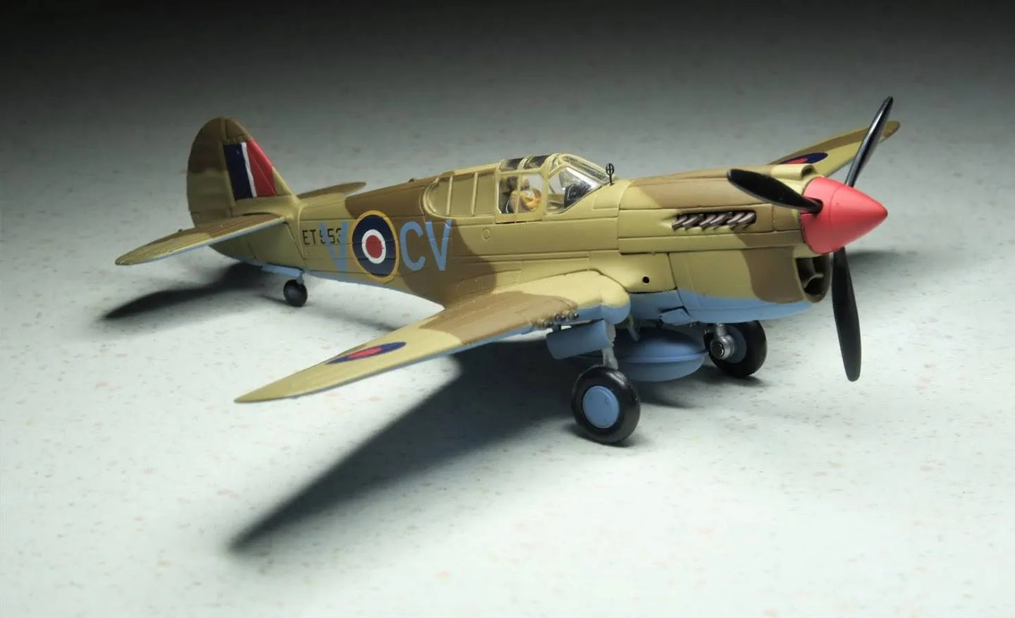 CORGI P-40E WARHAWK RAAF ROBERT GIBBES + NOSE ART PANEL