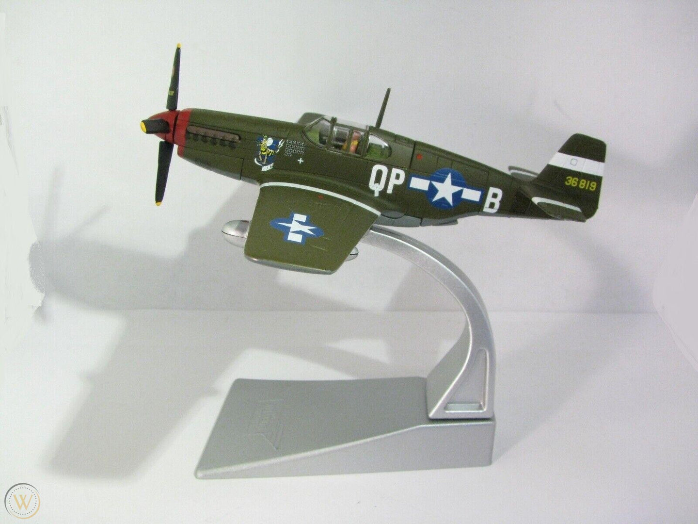 CORGI P-51B MUSTANG USAAF #43-6819 "BEE" DUANE BEESON ENGLAND 1944
