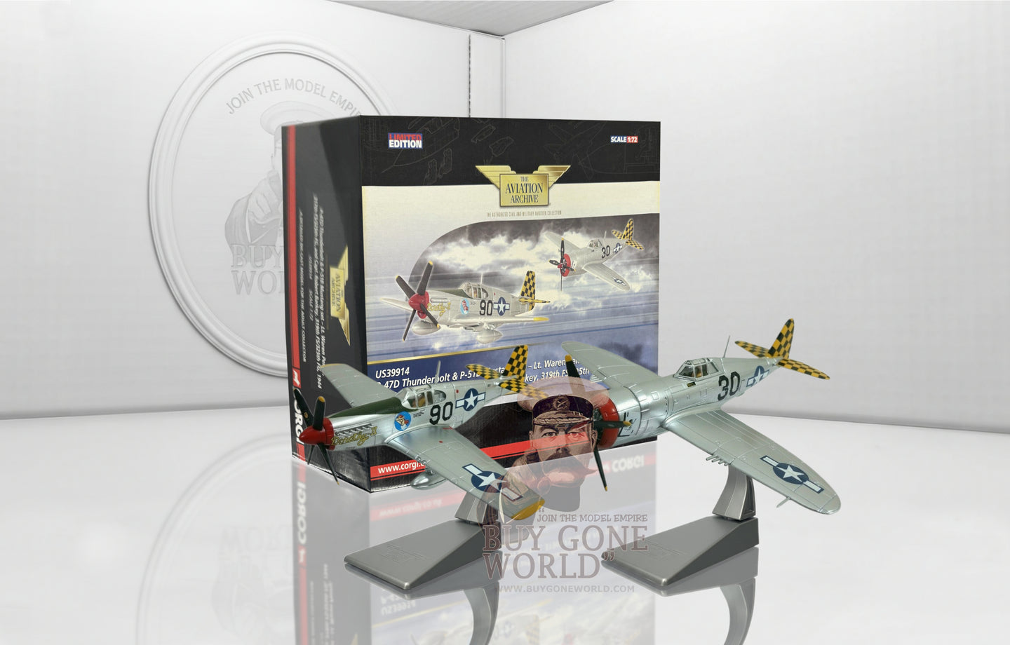 CORGI P-47D THUNDERBOLT & P-51B MUSTANG USAAF 325TH FG CHECKERTAILS WARREN PENNY AND ROBERT BARKEY ITALY 1944 2-PIECE SET