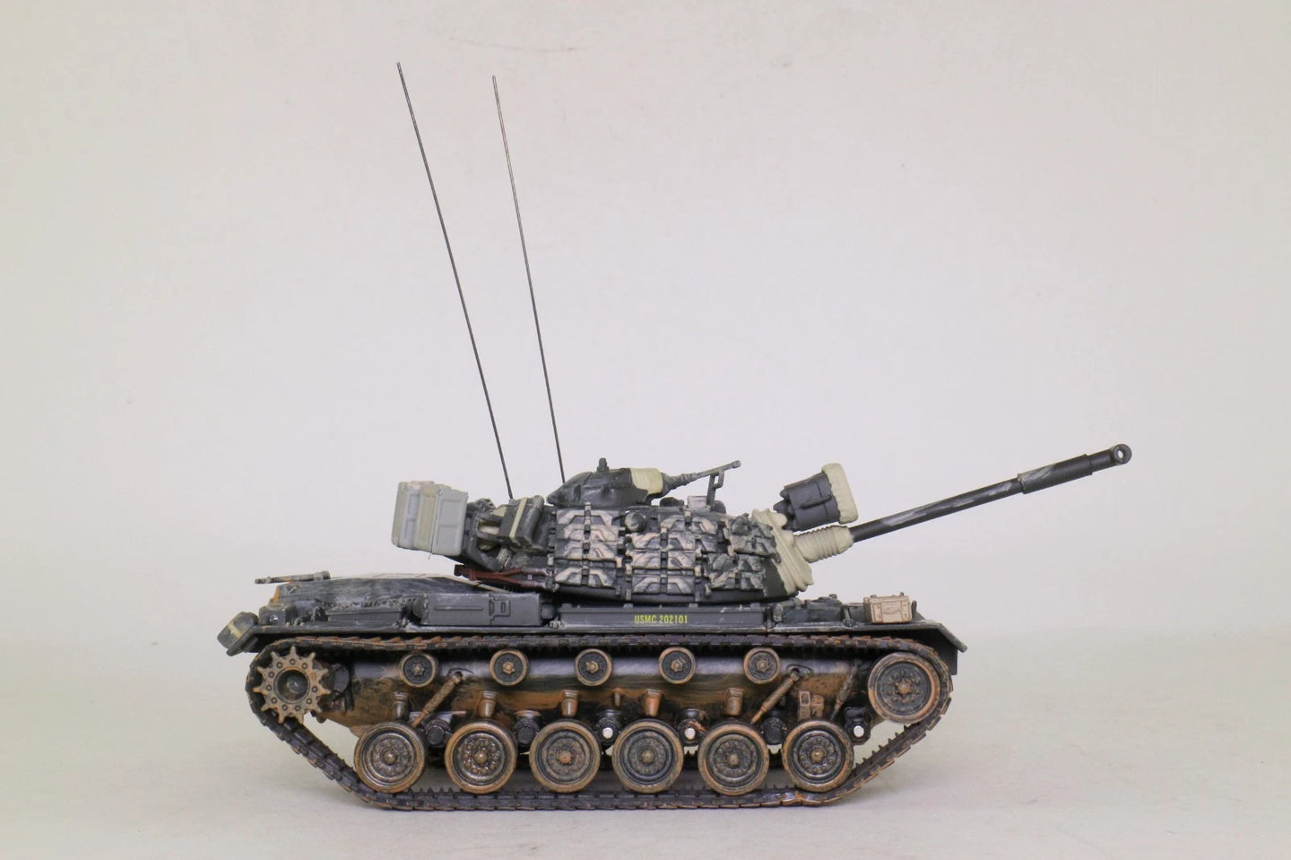 CORGI M48A3 PATTON TANK U.S.M.C VIETNAM TET OFFENSIVE 1968