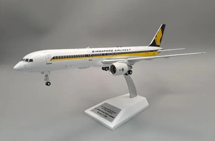 WB MODELS B757-200 SINGAPORE AIRLINES REG: 9V-SGM