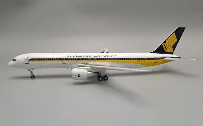 WB MODELS B757-200 SINGAPORE AIRLINES REG: 9V-SGM