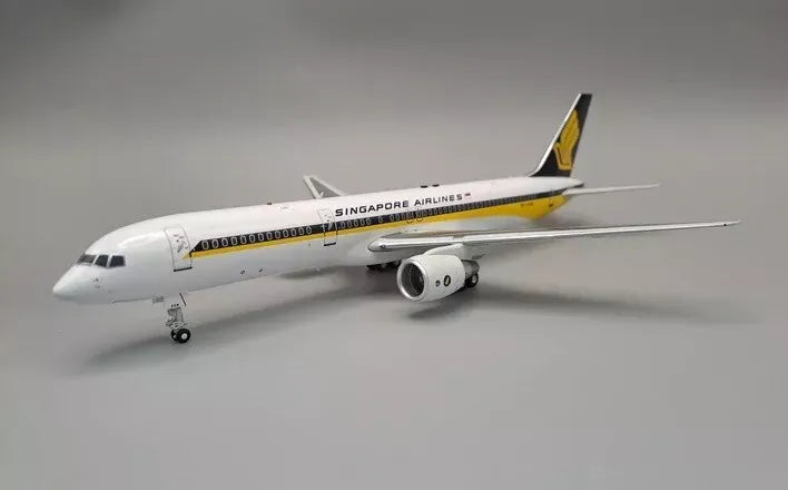WB MODELS B757-200 SINGAPORE AIRLINES REG: 9V-SGM