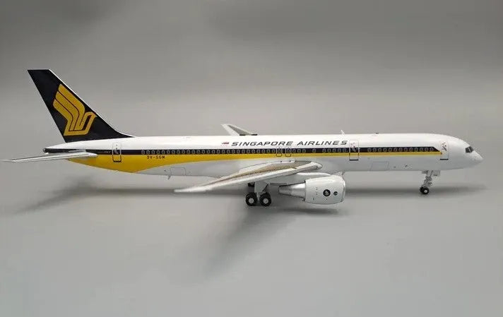 WB MODELS B757-200 SINGAPORE AIRLINES REG: 9V-SGM