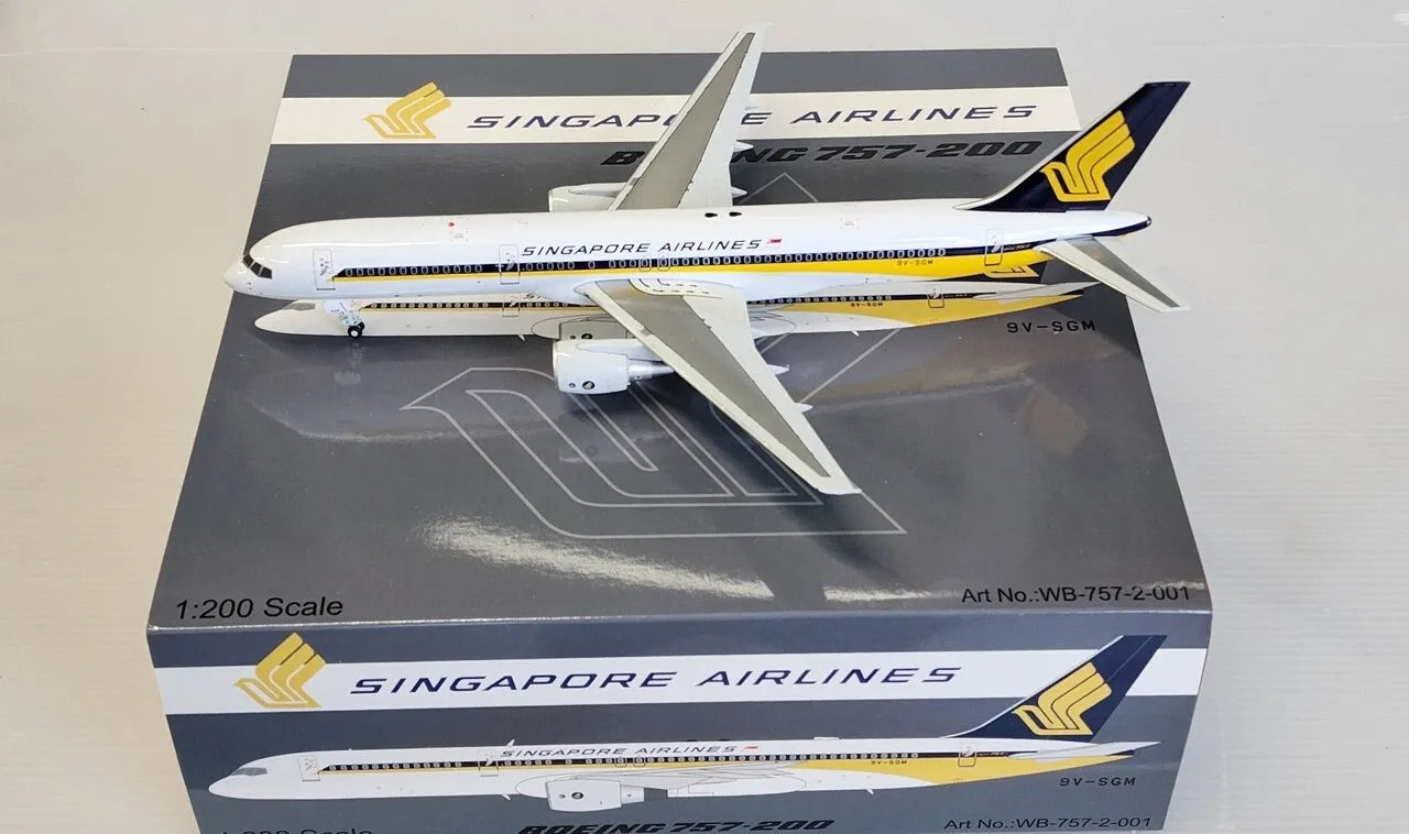 WB MODELS B757-200 SINGAPORE AIRLINES REG: 9V-SGM