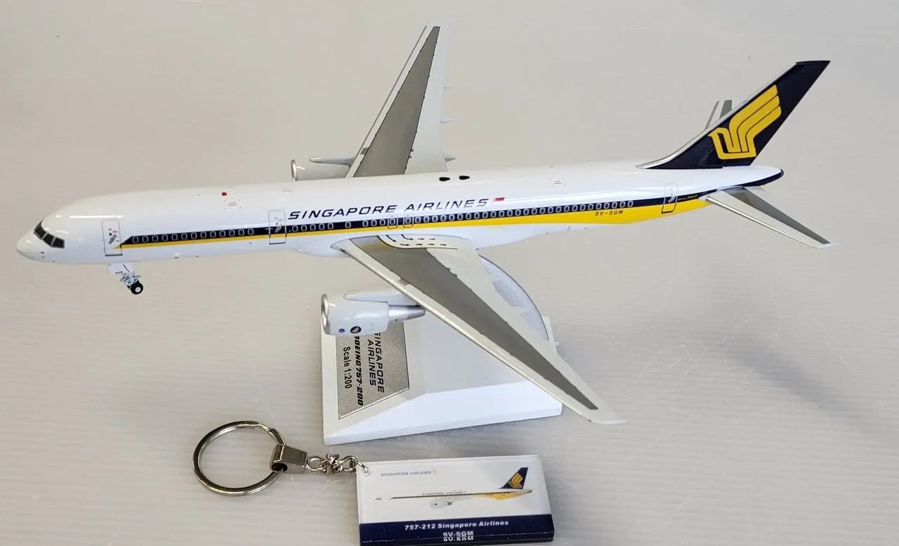 WB MODELS B757-200 SINGAPORE AIRLINES REG: 9V-SGM