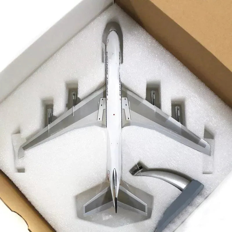 WB MODELS B707-312B SINGAPORE AIRLINES REG: 9V-BBB