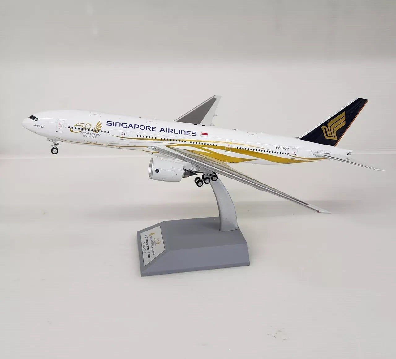 WB MODELS B777-212/ER SINGAPORE AIRLINES REG: 9V-SQA