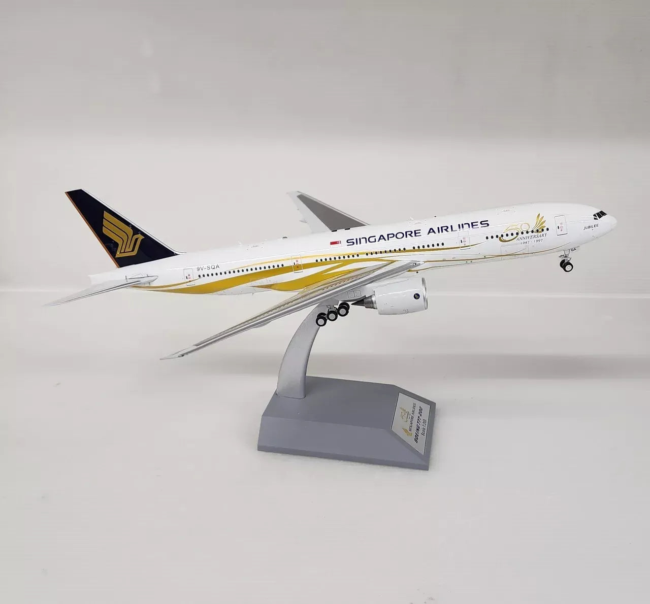 WB MODELS B777-212/ER SINGAPORE AIRLINES REG: 9V-SQA