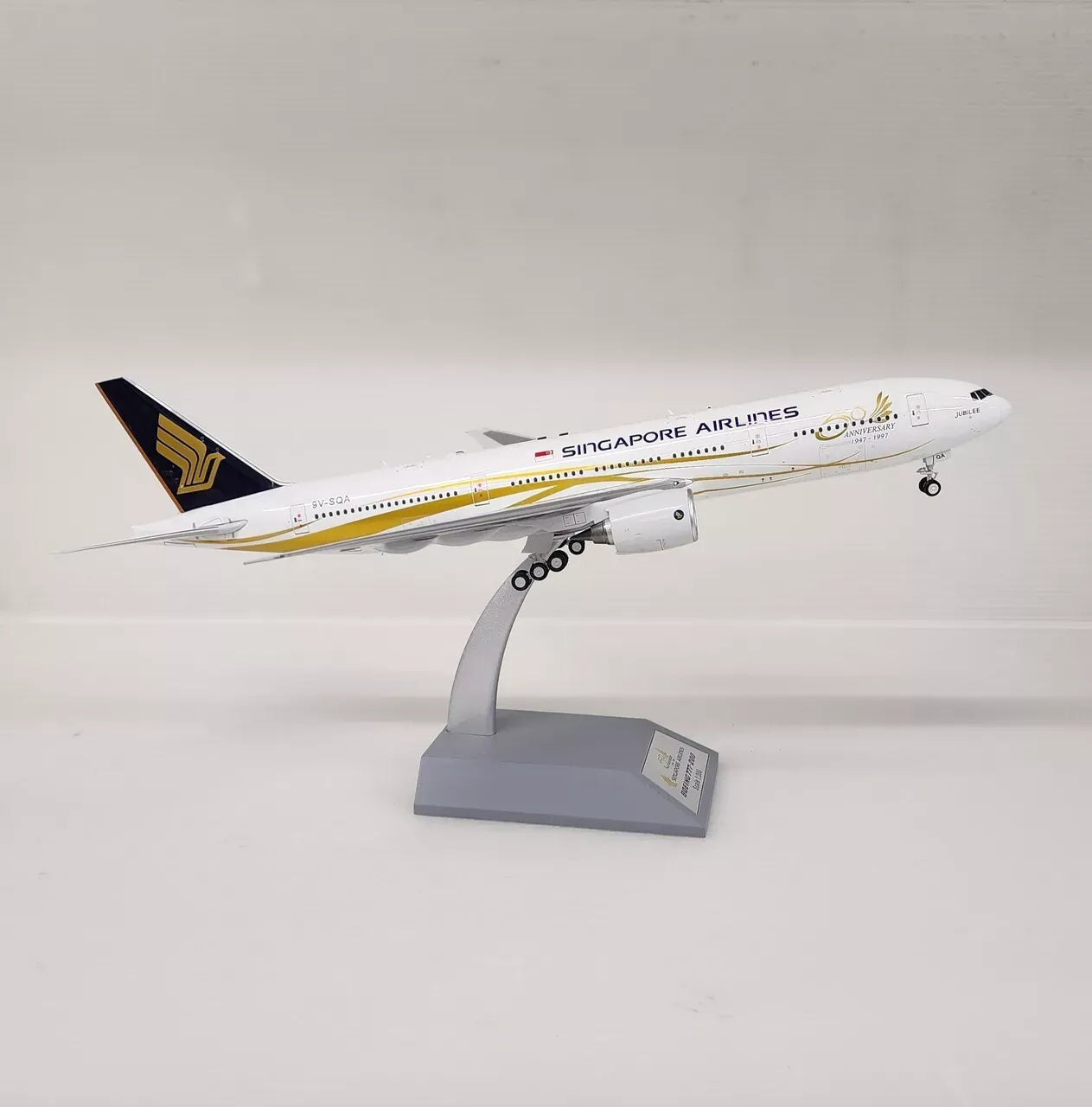 WB MODELS B777-212/ER SINGAPORE AIRLINES REG: 9V-SQA