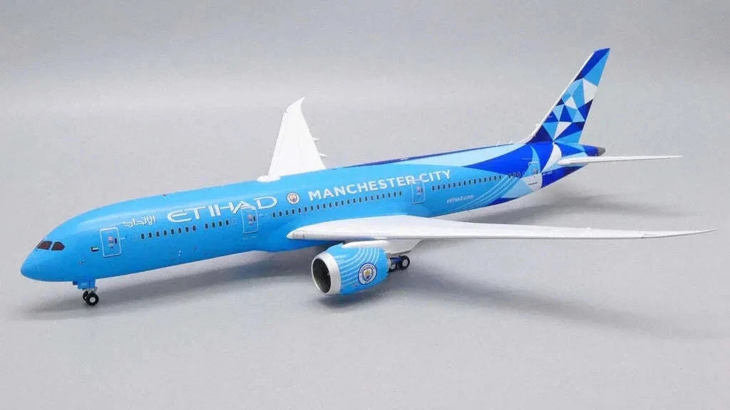 WB MODELS B787-9 DREAMLINER ETIHAD AIRWAYS "MANCHESTER CITY" REG: A6-BND