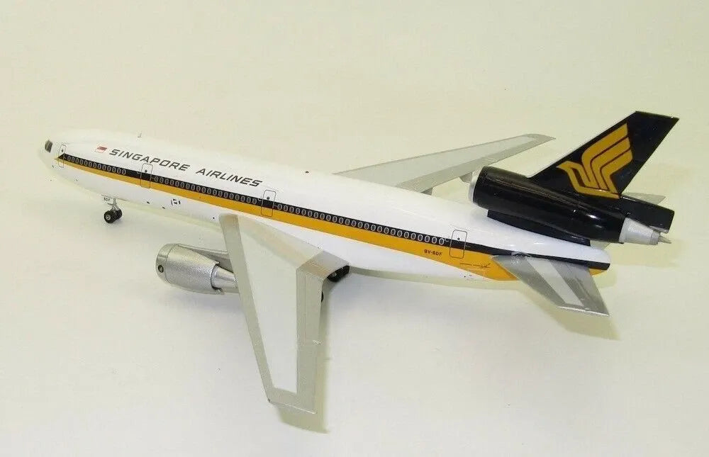WB MODELS DC-10-30 SINGAPORE AIRLINES REG: 9V-SDF