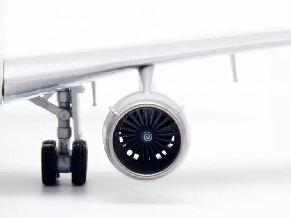 WB MODELS DC-10-30 KOREAN AIR LINES REG: HL7137