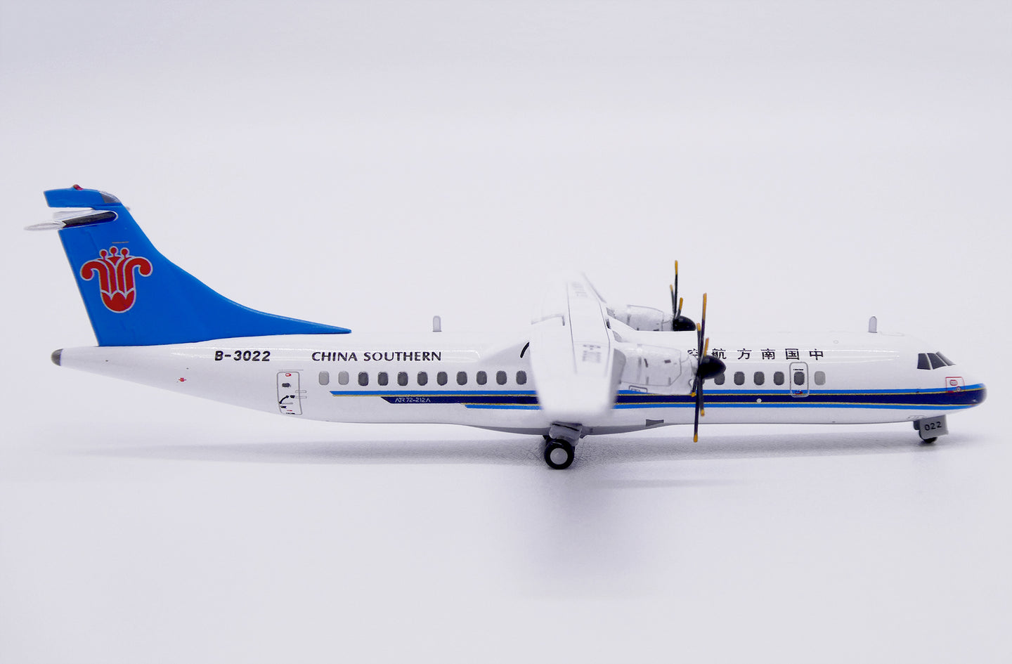 JC WINGS  ATR72-500 CHINA SOUTHERN AIRLINES REG: B-3022