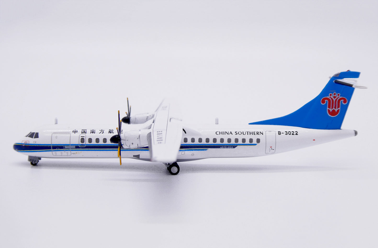 JC WINGS  ATR72-500 CHINA SOUTHERN AIRLINES REG: B-3022