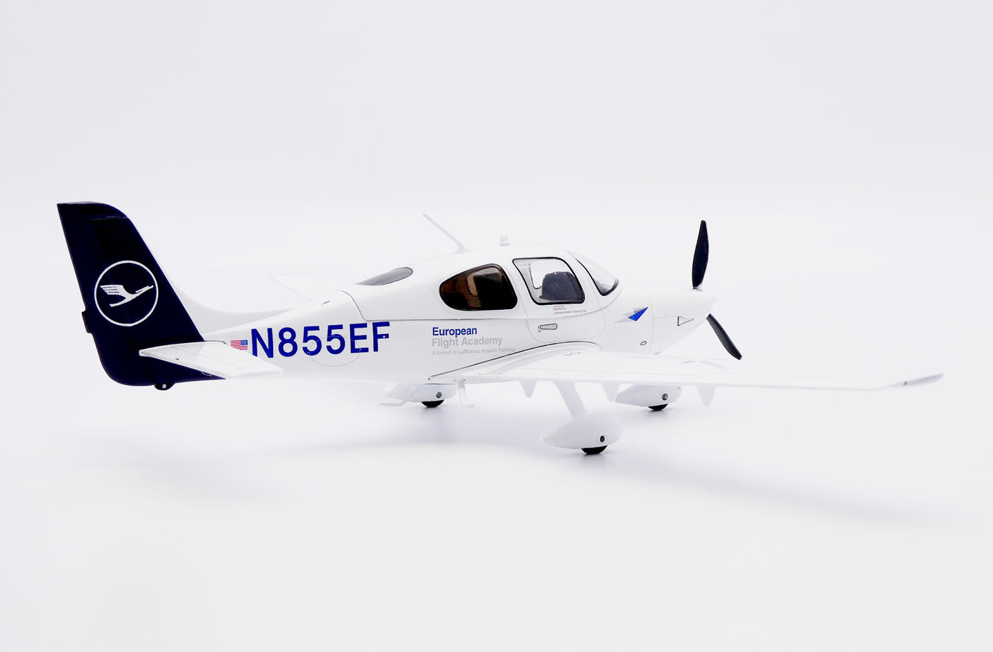JC WINGS SR20 EUROPEAN FLIGHT ACADEMY "LUFTHANSA AVIATION TRAINING" REG: N855EF