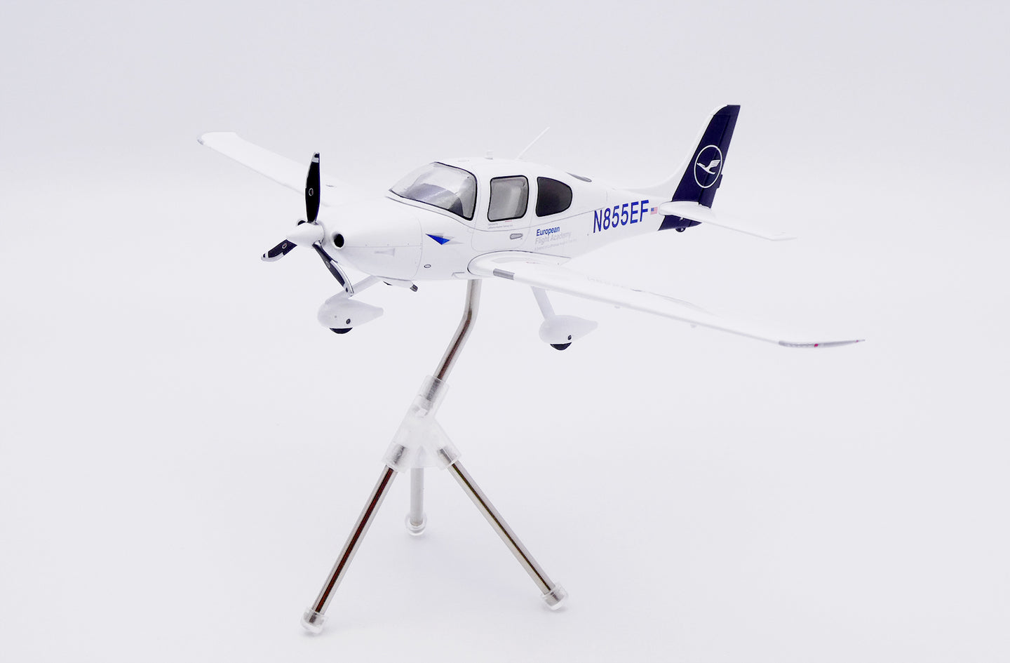 JC WINGS SR20 EUROPEAN FLIGHT ACADEMY "LUFTHANSA AVIATION TRAINING" REG: N855EF