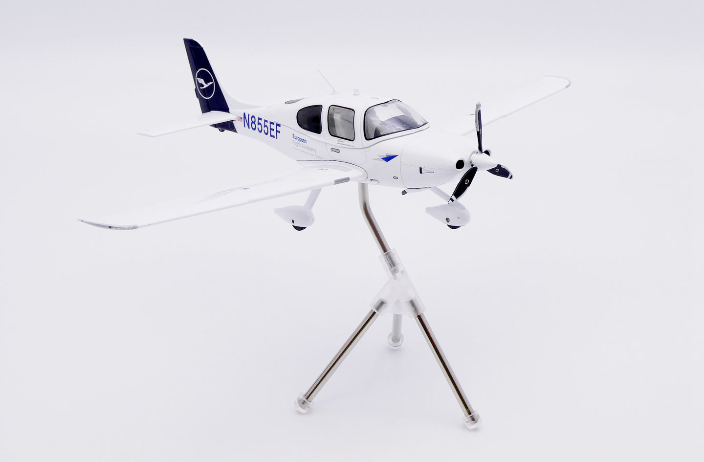 JC WINGS SR20 EUROPEAN FLIGHT ACADEMY "LUFTHANSA AVIATION TRAINING" REG: N855EF