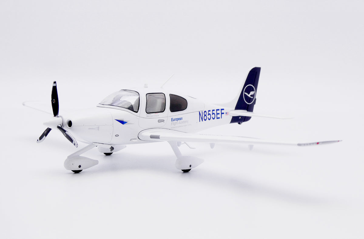 JC WINGS SR20 EUROPEAN FLIGHT ACADEMY "LUFTHANSA AVIATION TRAINING" REG: N855EF