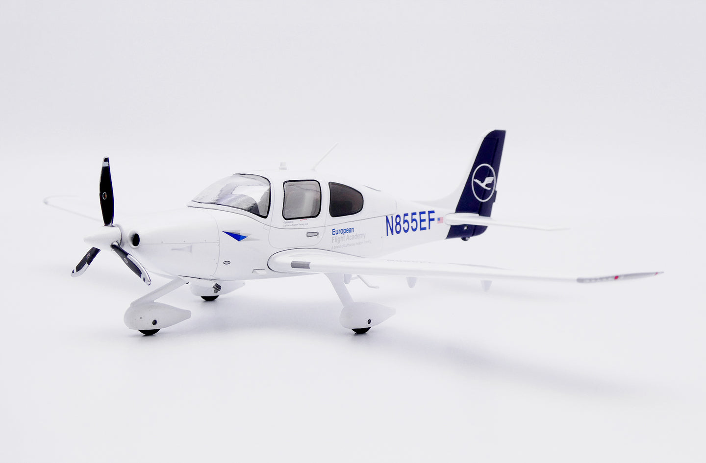 JC WINGS SR20 EUROPEAN FLIGHT ACADEMY "LUFTHANSA AVIATION TRAINING" REG: N855EF