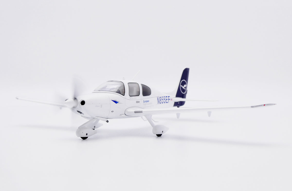 JC WINGS SR20 EUROPEAN FLIGHT ACADEMY "LUFTHANSA AVIATION TRAINING" REG: N855EF