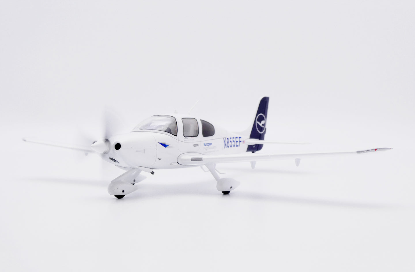 JC WINGS SR20 EUROPEAN FLIGHT ACADEMY "LUFTHANSA AVIATION TRAINING" REG: N855EF