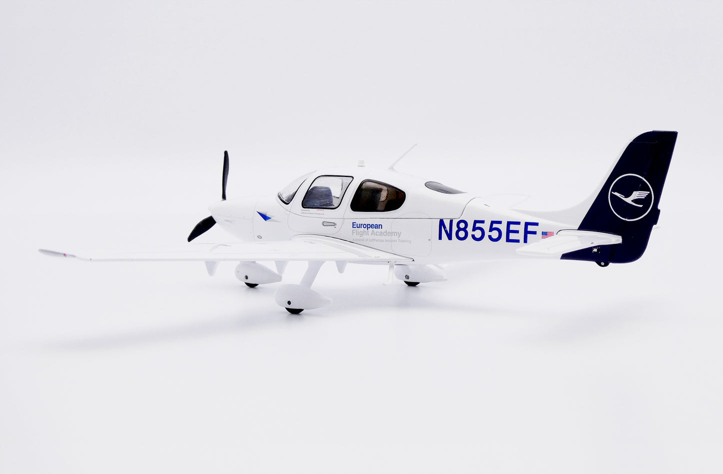 JC WINGS SR20 EUROPEAN FLIGHT ACADEMY "LUFTHANSA AVIATION TRAINING" REG: N855EF
