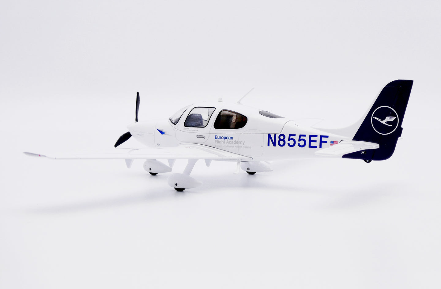 JC WINGS SR20 EUROPEAN FLIGHT ACADEMY "LUFTHANSA AVIATION TRAINING" REG: N855EF
