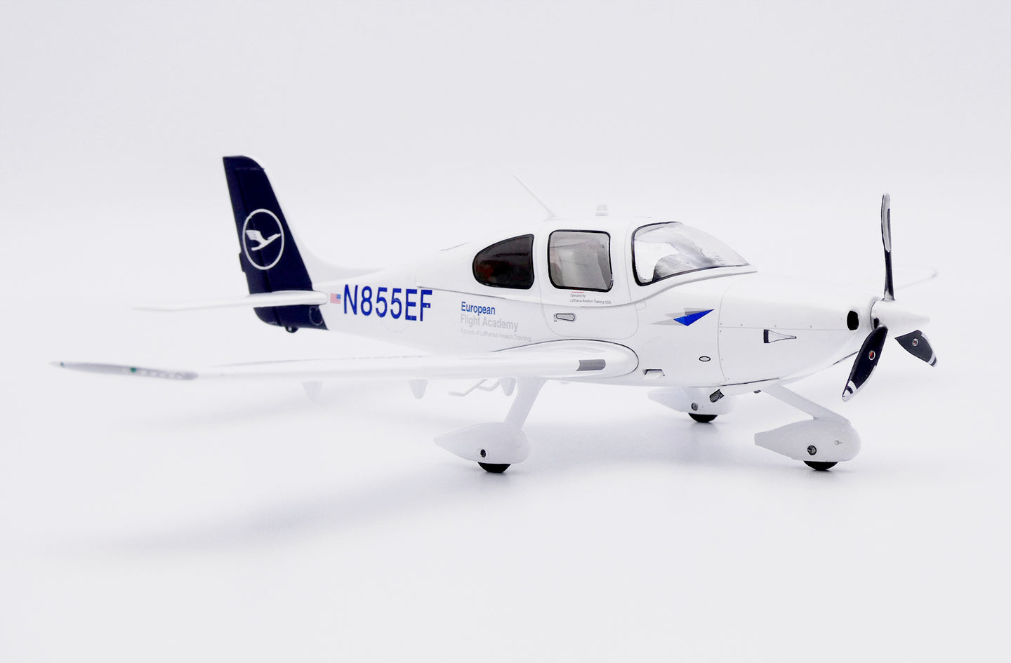 JC WINGS SR20 EUROPEAN FLIGHT ACADEMY "LUFTHANSA AVIATION TRAINING" REG: N855EF