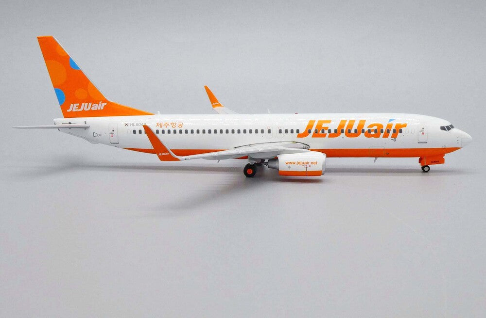 JC WINGS B737-800 JEJU AIR REG: HL8049