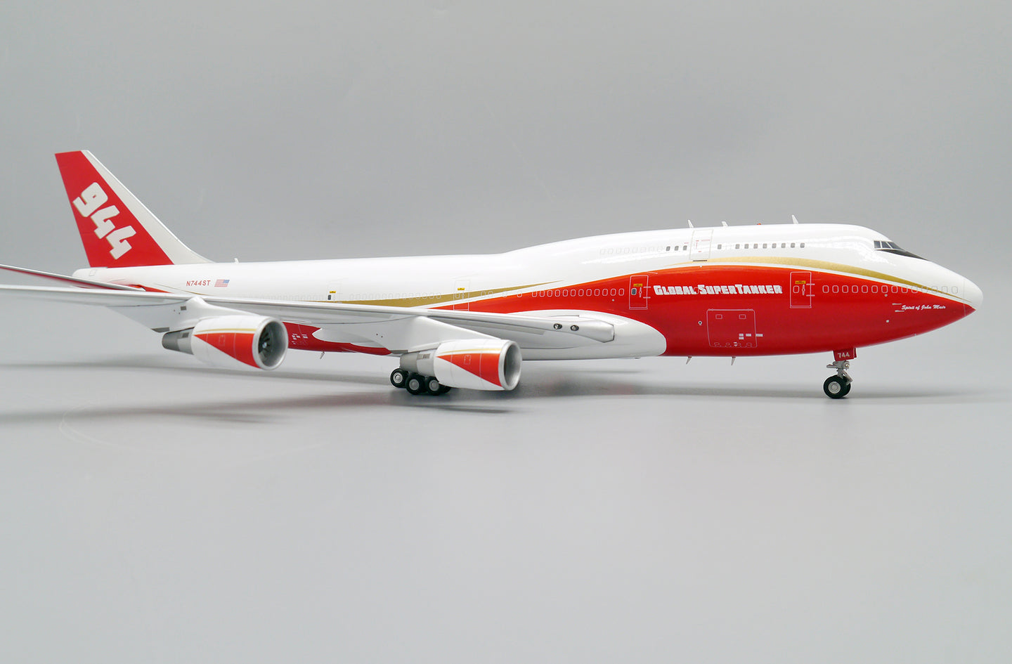 JCWINGS B747-400(BCF) GLOBAL SUPER TANKER SERVICES REG: N744ST