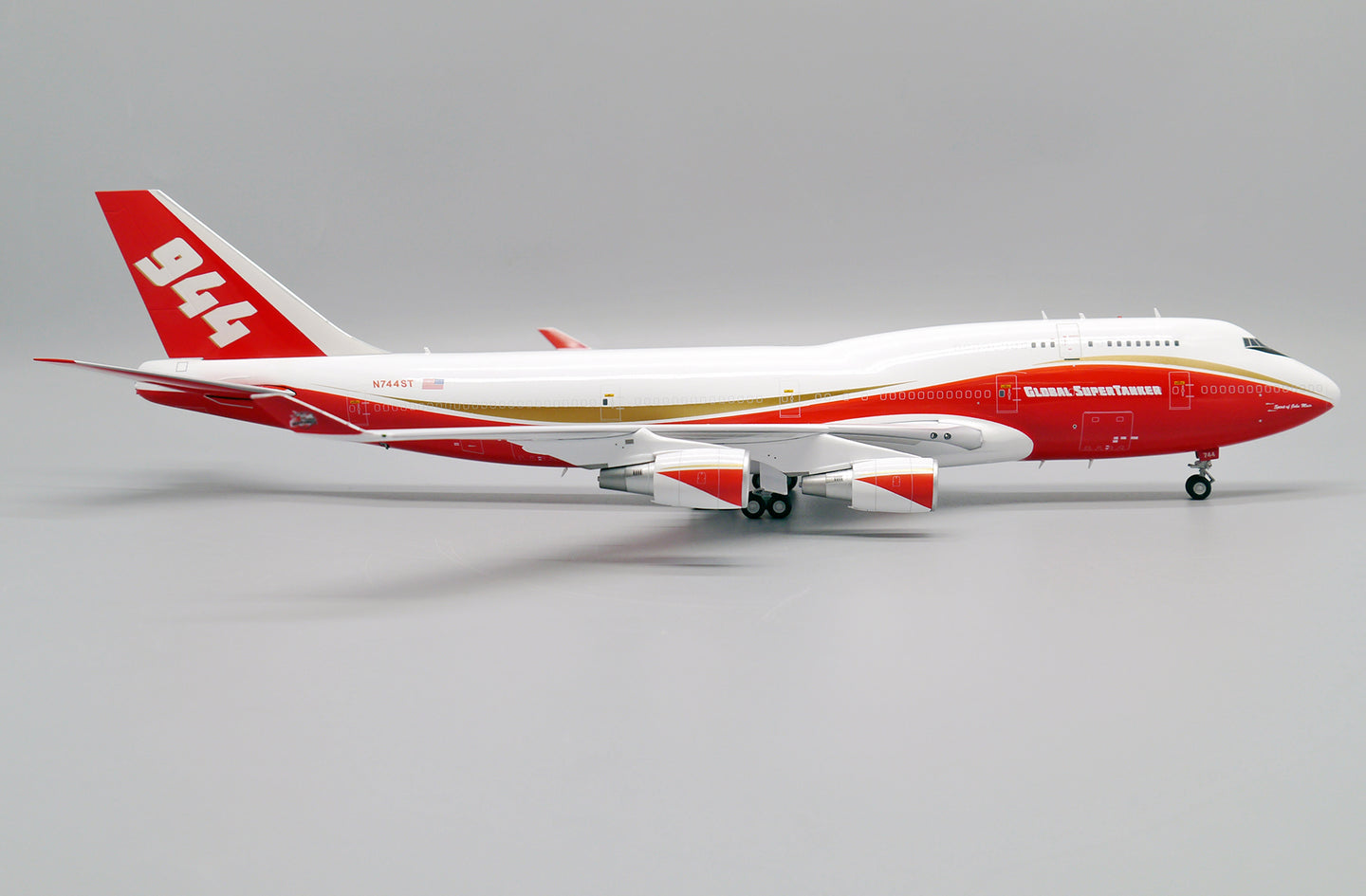 JCWINGS B747-400(BCF) GLOBAL SUPER TANKER SERVICES REG: N744ST