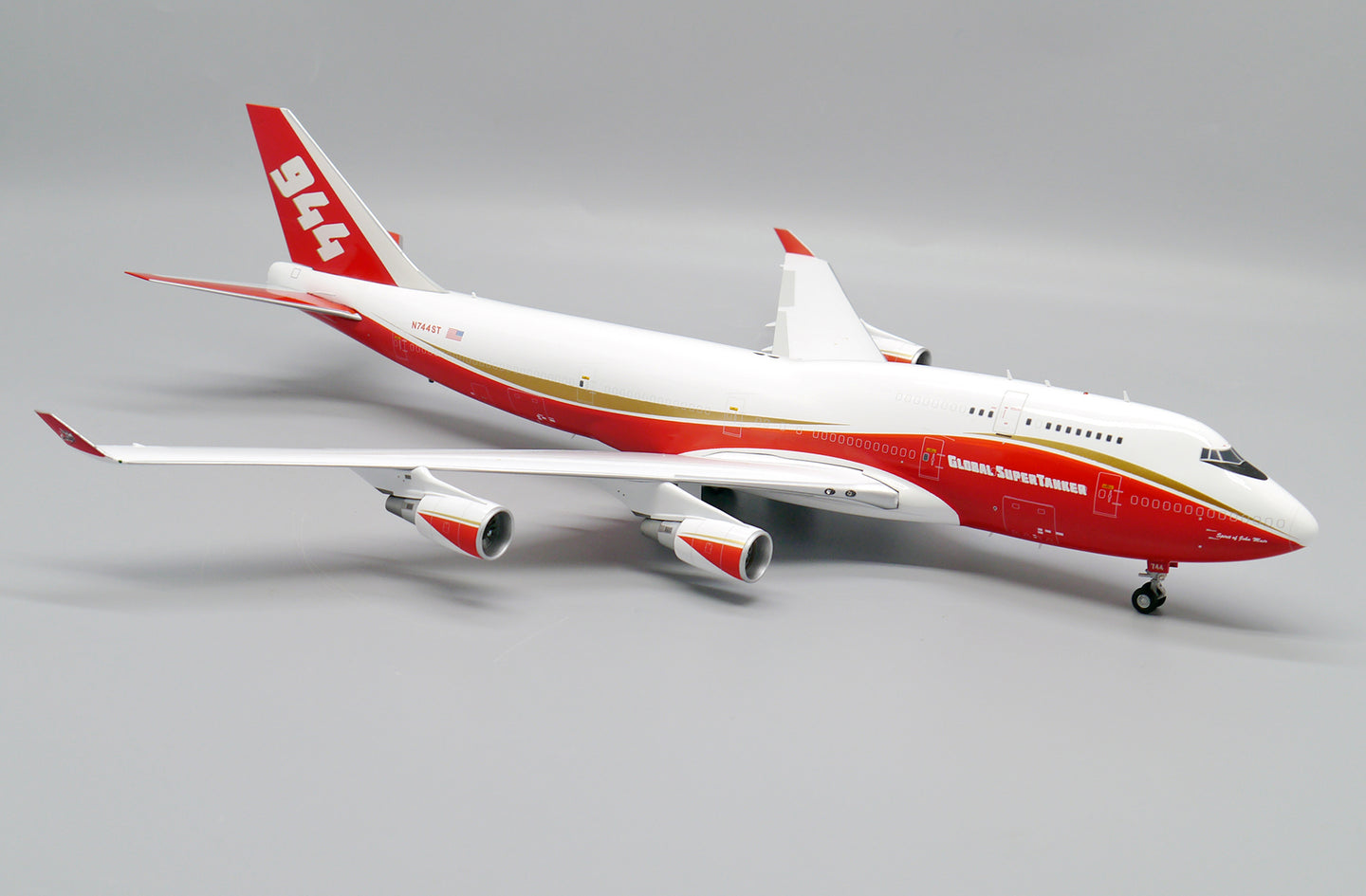 JCWINGS B747-400(BCF) GLOBAL SUPER TANKER SERVICES REG: N744ST