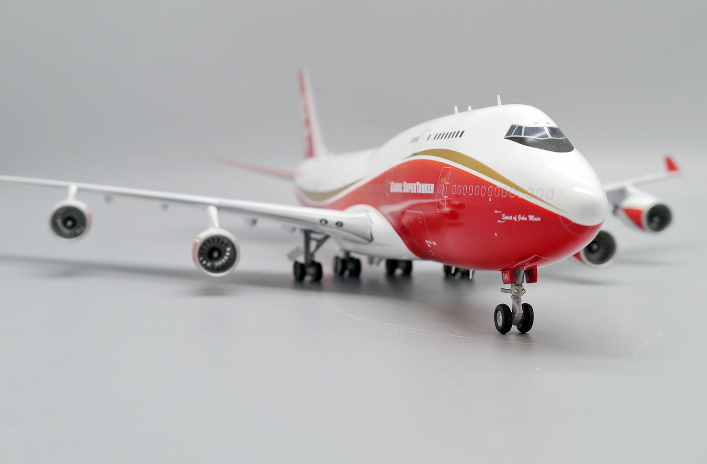 JCWINGS B747-400(BCF) GLOBAL SUPER TANKER SERVICES REG: N744ST