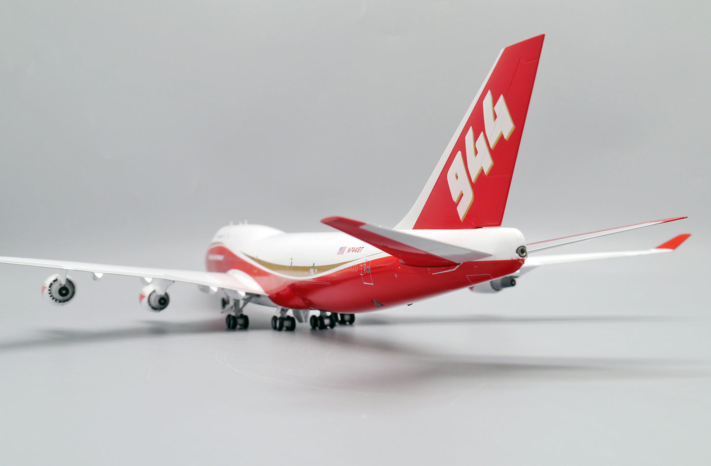 JCWINGS B747-400(BCF) GLOBAL SUPER TANKER SERVICES REG: N744ST