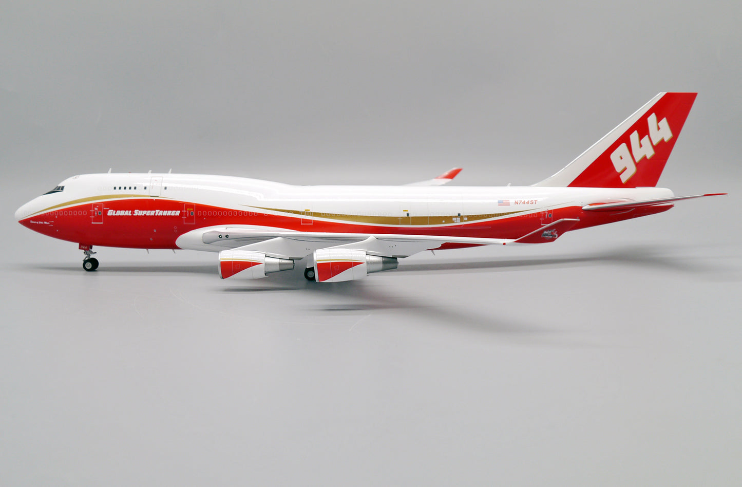 JCWINGS B747-400(BCF) GLOBAL SUPER TANKER SERVICES REG: N744ST
