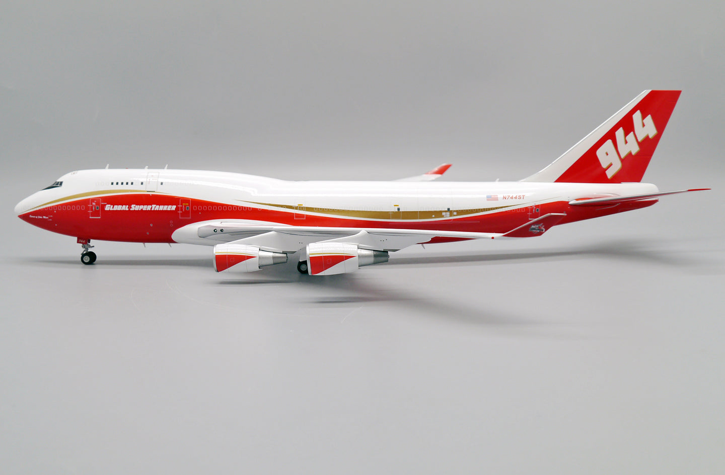 JCWINGS B747-400(BCF) GLOBAL SUPER TANKER SERVICES REG: N744ST