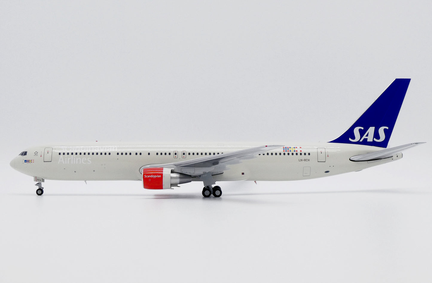 JC WINGS B767-300ER SAS SCANDINAVIAN AIRLINES REG: LN-RCH