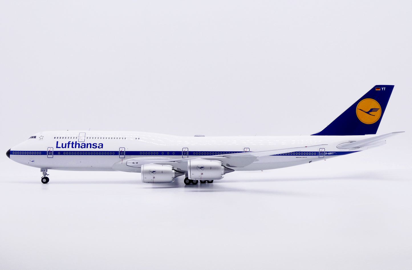 JC WINGS B747-8 LUFTHANSA "RETRO" REG: D-ABYT
