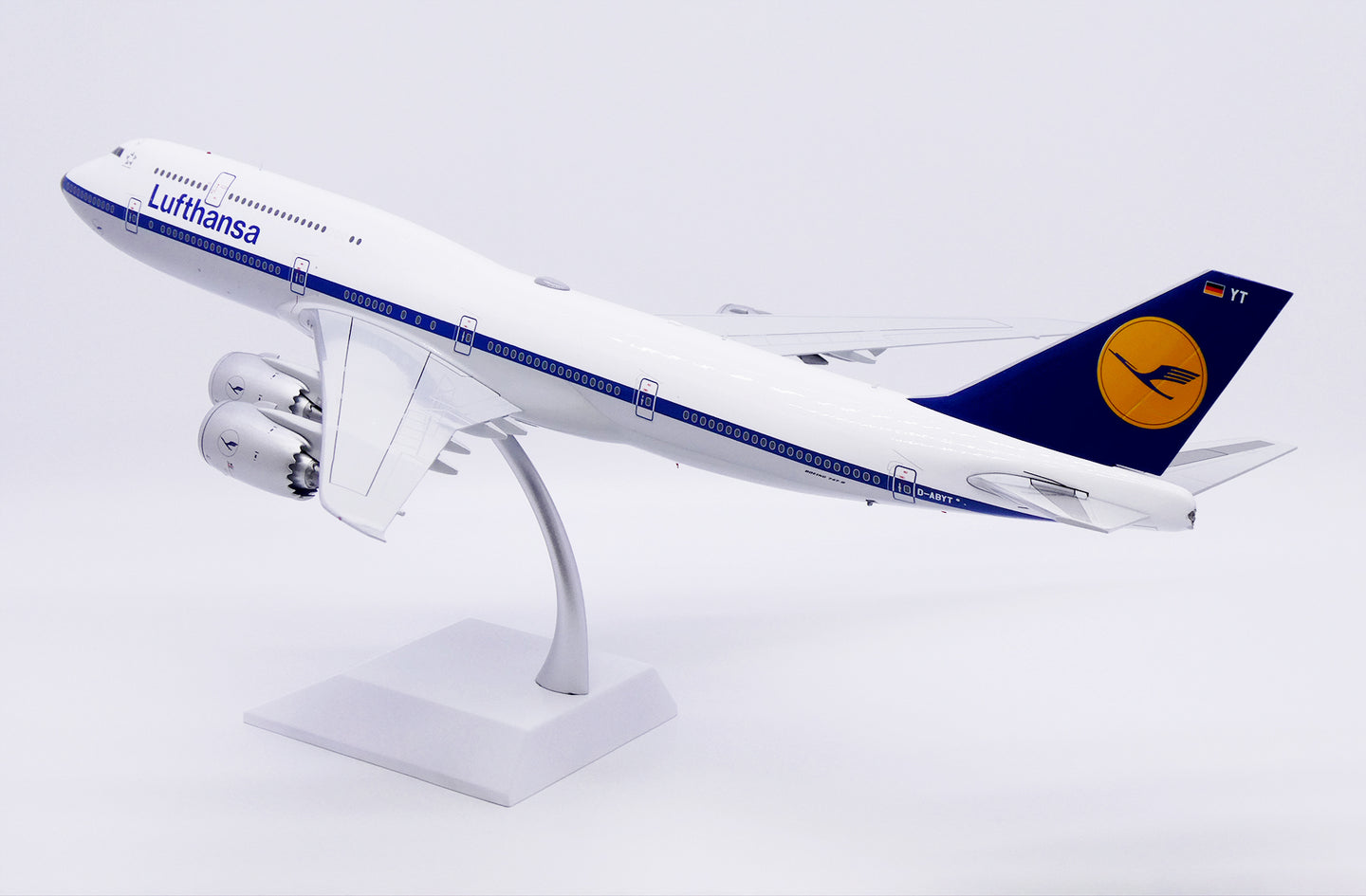 JC WINGS B747-8 LUFTHANSA "RETRO" REG: D-ABYT