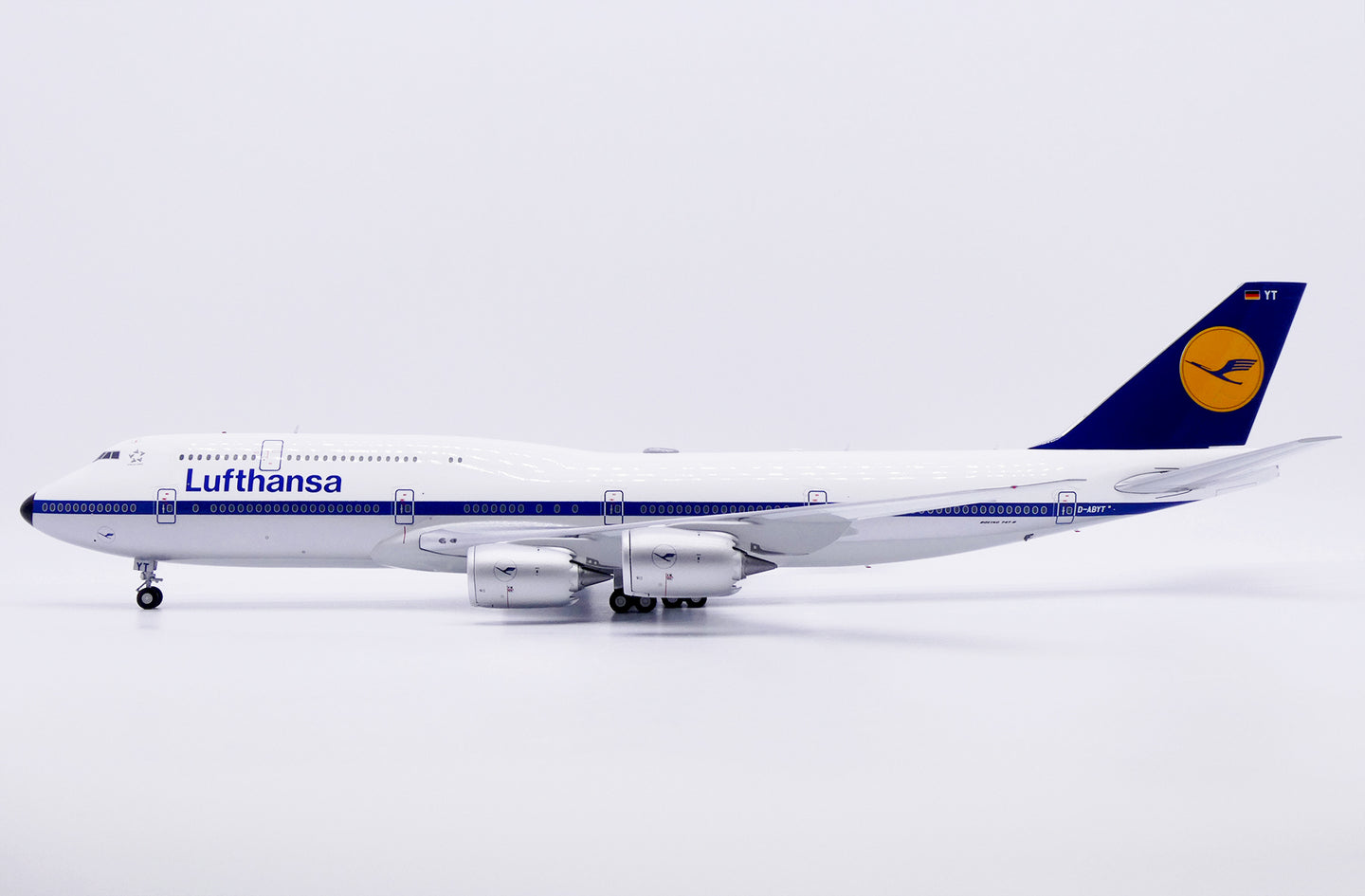 JC WINGS B747-8 LUFTHANSA "RETRO" REG: D-ABYT