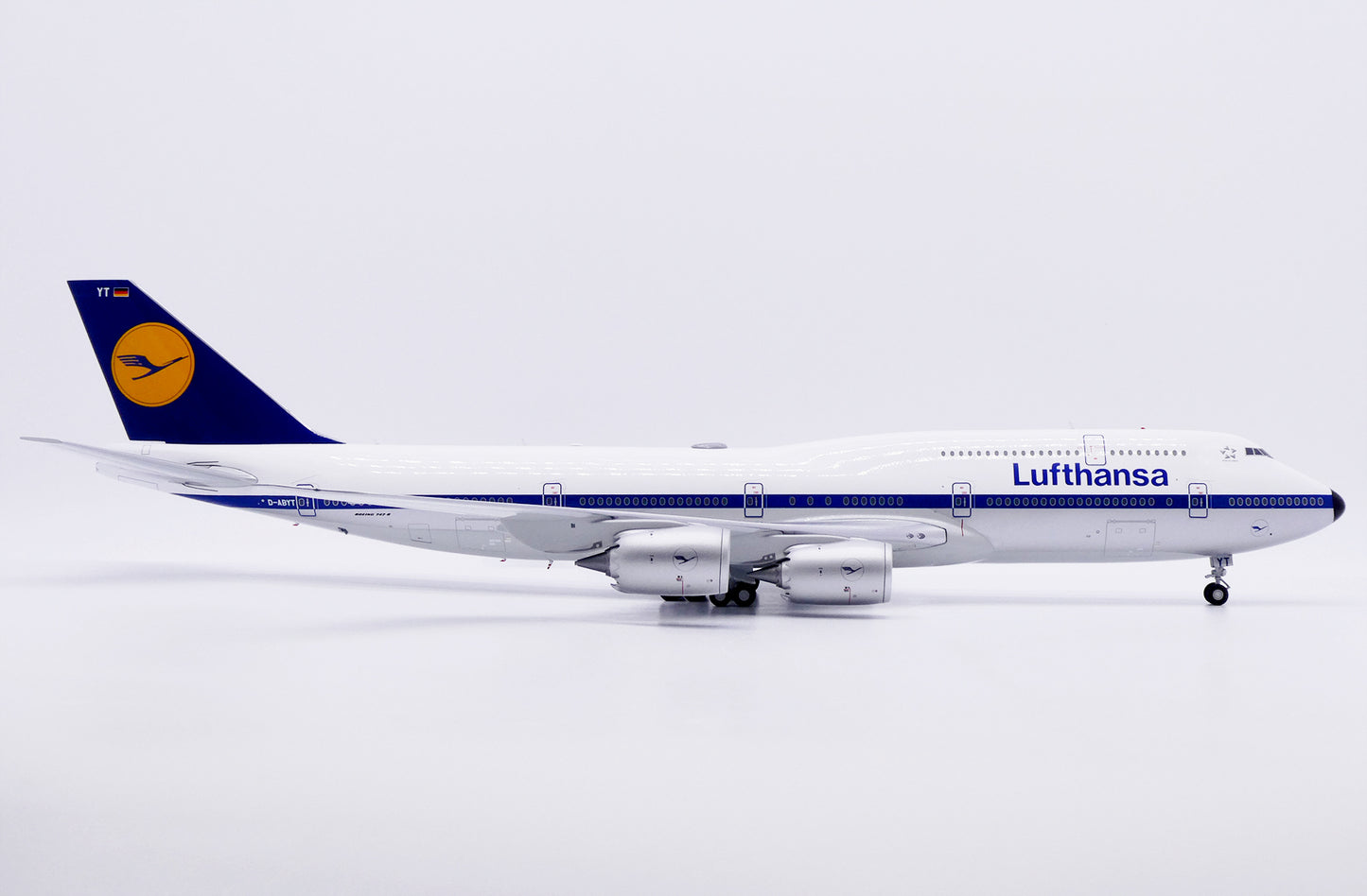 JC WINGS B747-8 LUFTHANSA "RETRO" REG: D-ABYT